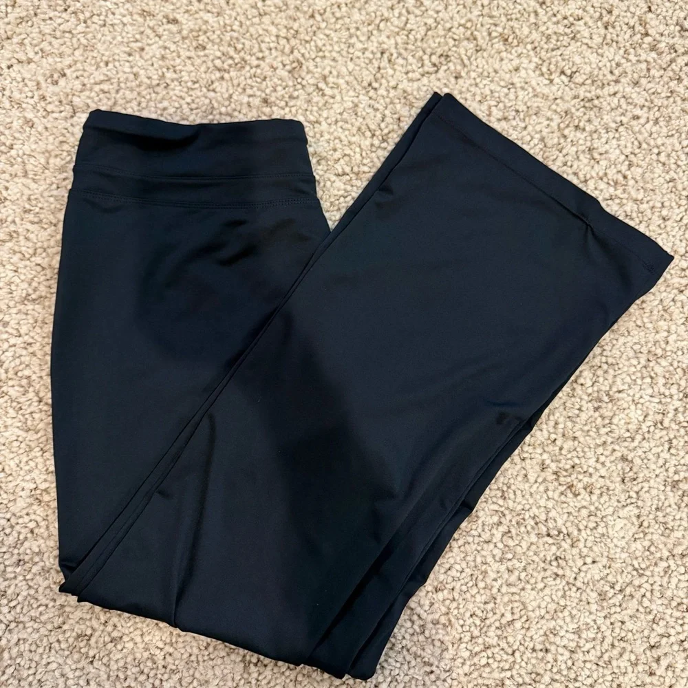 Nike Women’s Black Athletic Pants Size L Wide Leg Dri-Fit‎ Stretch 27” Inseam